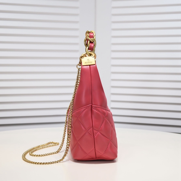 シャネルバッグ背面デザイン